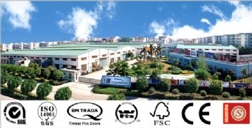 生产线上，技术人员正在对设备进行调试，确保产品质量。