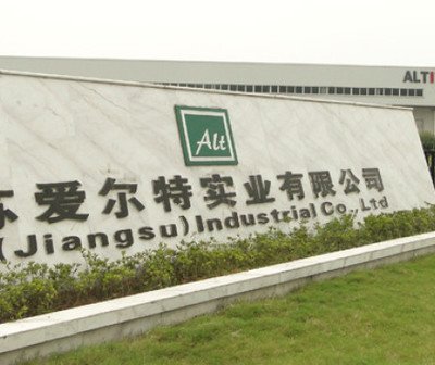 绿色能源推动下的现代化工厂