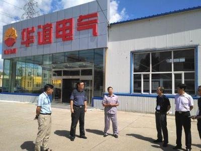 创业者在办公室举行团队讨论