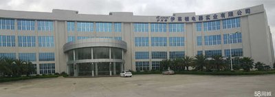 古代工厂内工人们忙碌的场景，象征实业救国的力量